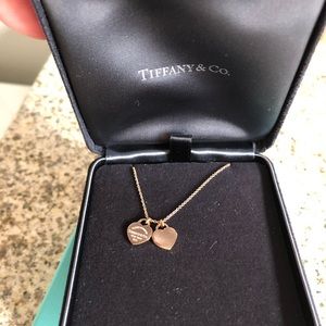 Sold!!!!!🌴🌴🌴🌴Tiffany and Co Rose Gold Double Heart Necklace